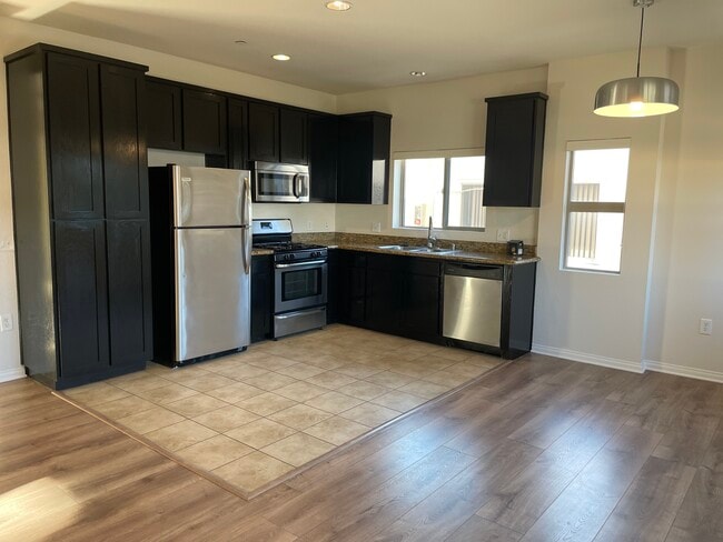 Building Photo - 5827 Carlton Way