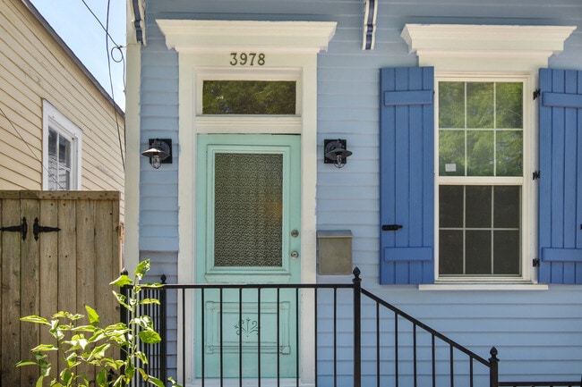 Building Photo - 3978 Annunciation St