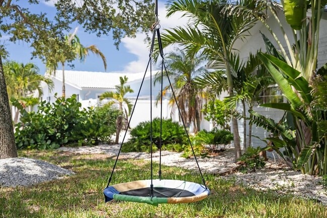 Building Photo - 10001 S Yacht Club Dr
