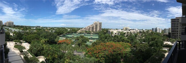 Foto del edificio - 201 Crandon Blvd