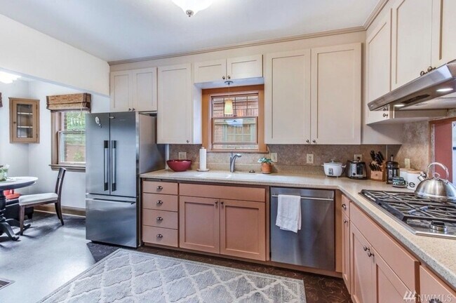 Foto del edificio - Stunning 3bed/3.5bath Brick Home in Ballard!