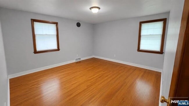 Foto del edificio - 212 E Clinton Ave