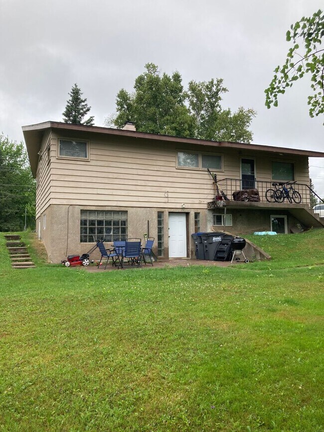 Foto del edificio - 1618 Maple Grove Rd