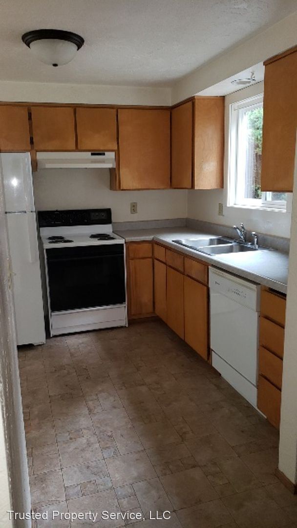 Building Photo - 3 br, 1.5 bath House - 863 N. 68th St.