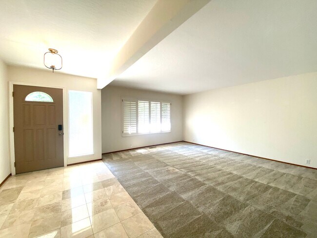 Building Photo - 4 Bed/2 BA Single Story Home, Downtown Ple...