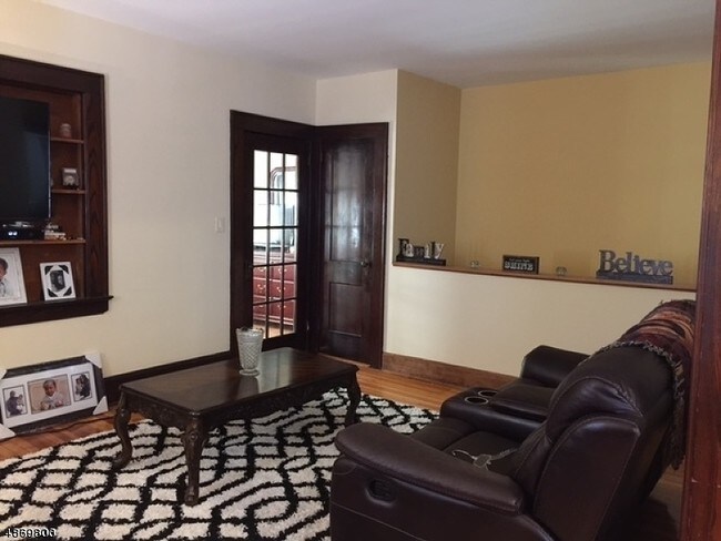 Foto del edificio - 5 Hilltop Pl