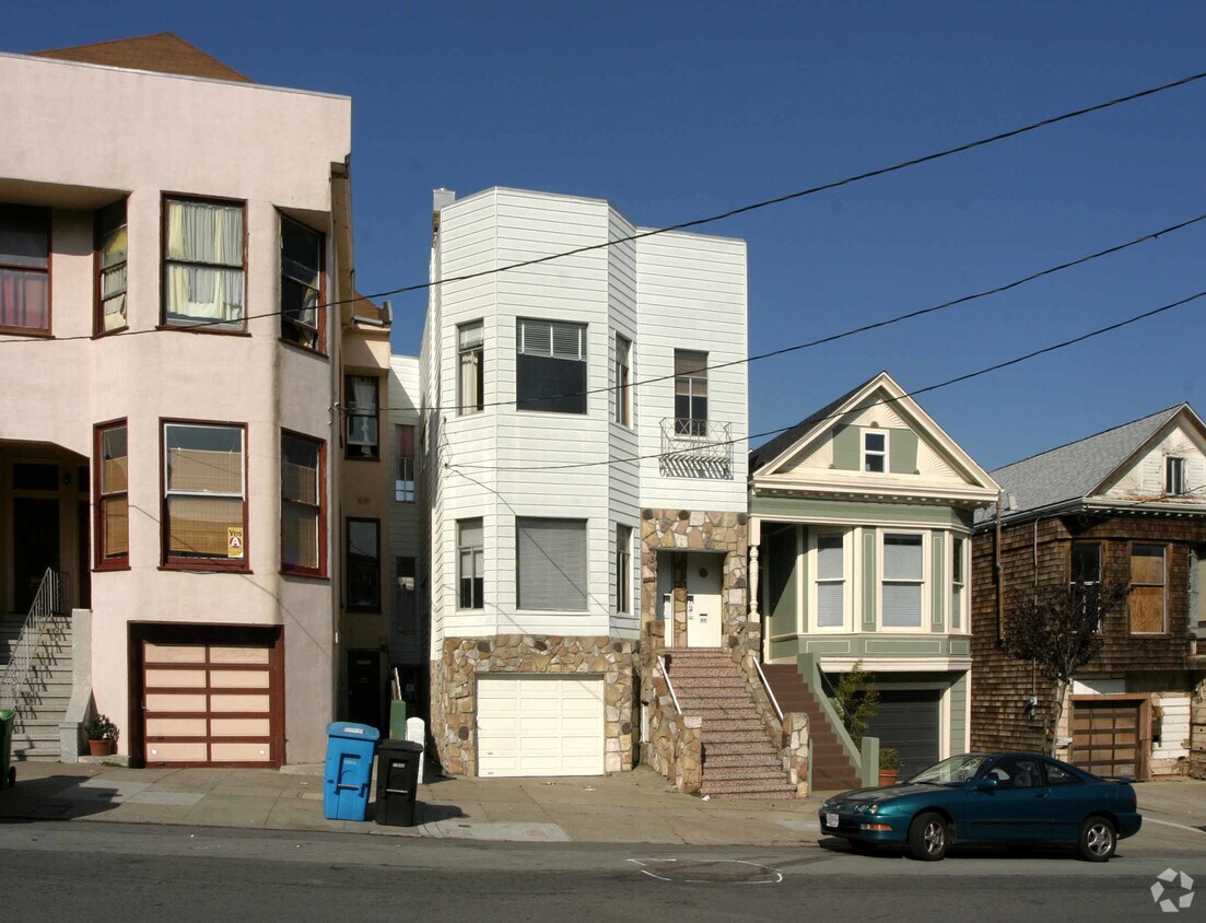 Building Photo - 2064-2066 McAllister St