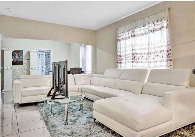 Foto del edificio - 1868 NW 64th St