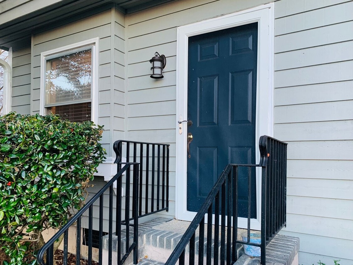 Primary Photo - Downtown Condo with Water Views! 2BR/1.5BA...