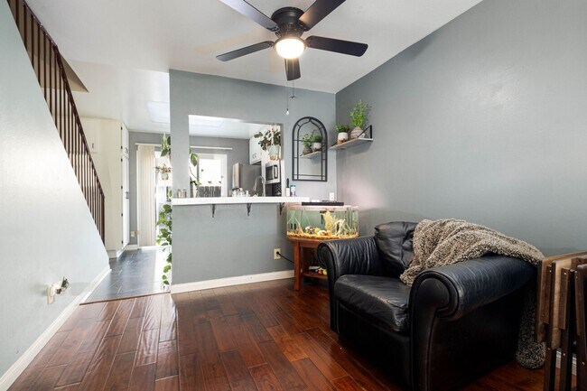 Building Photo - Beautiful 2 Bedroom Townhouse in Santee | ...