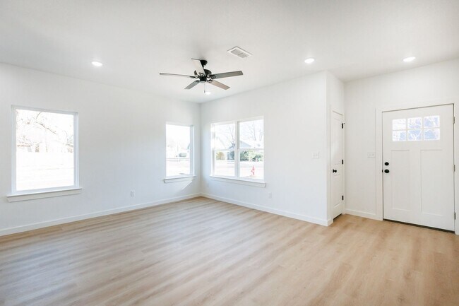 Foto del edificio - Brand New Luxury Duplex Near Texas Tech – ...