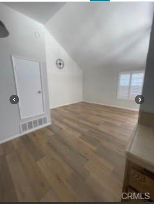 Building Photo - 10540 Lakeside Dr N