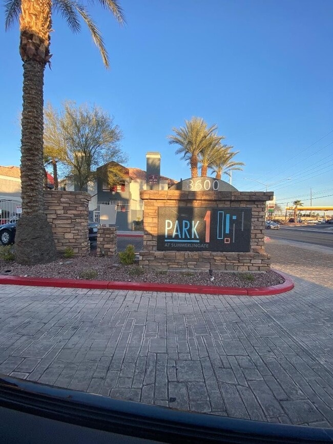 Building Photo - CUTE REMODELED ONE BEDROOM UNIT IN GATED C...