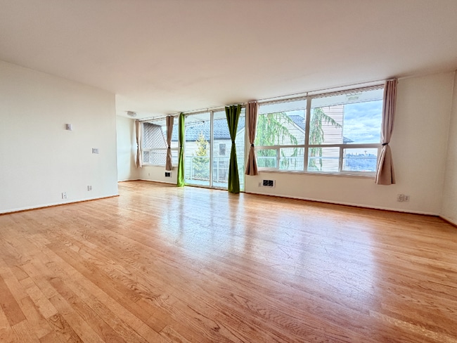 Photo - 2012 Thorndyke Ave W Apartment