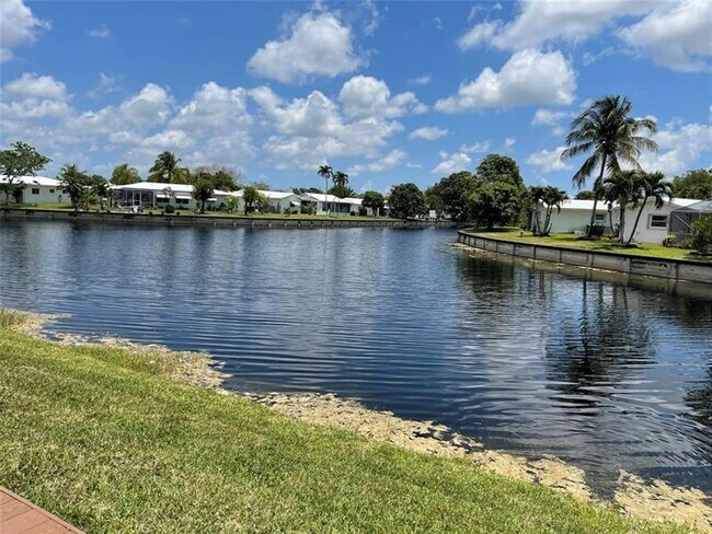 Foto del edificio - 7202 Primrose Ln