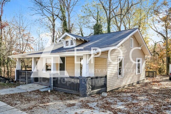 Photo - 1504 E Green Dr House