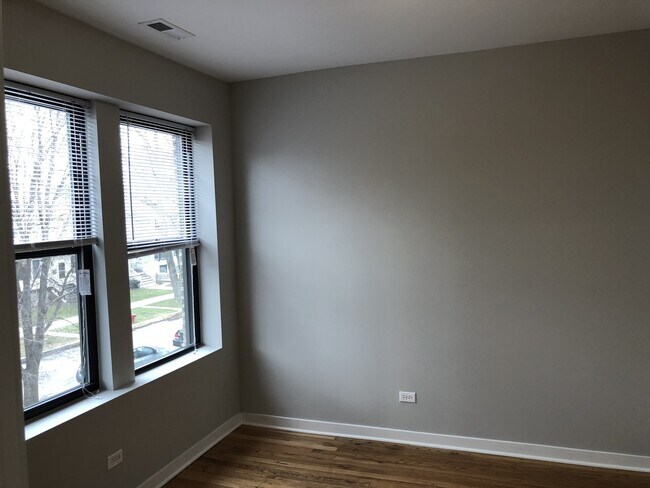 Foto del edificio - 4821 N Christiana Ave