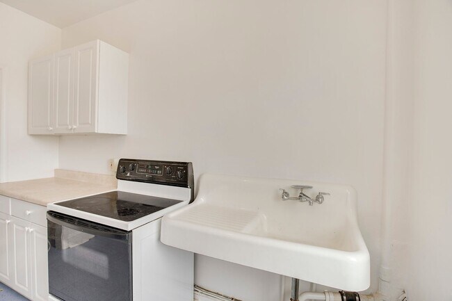 Foto del edificio - 5125 Harford Rd