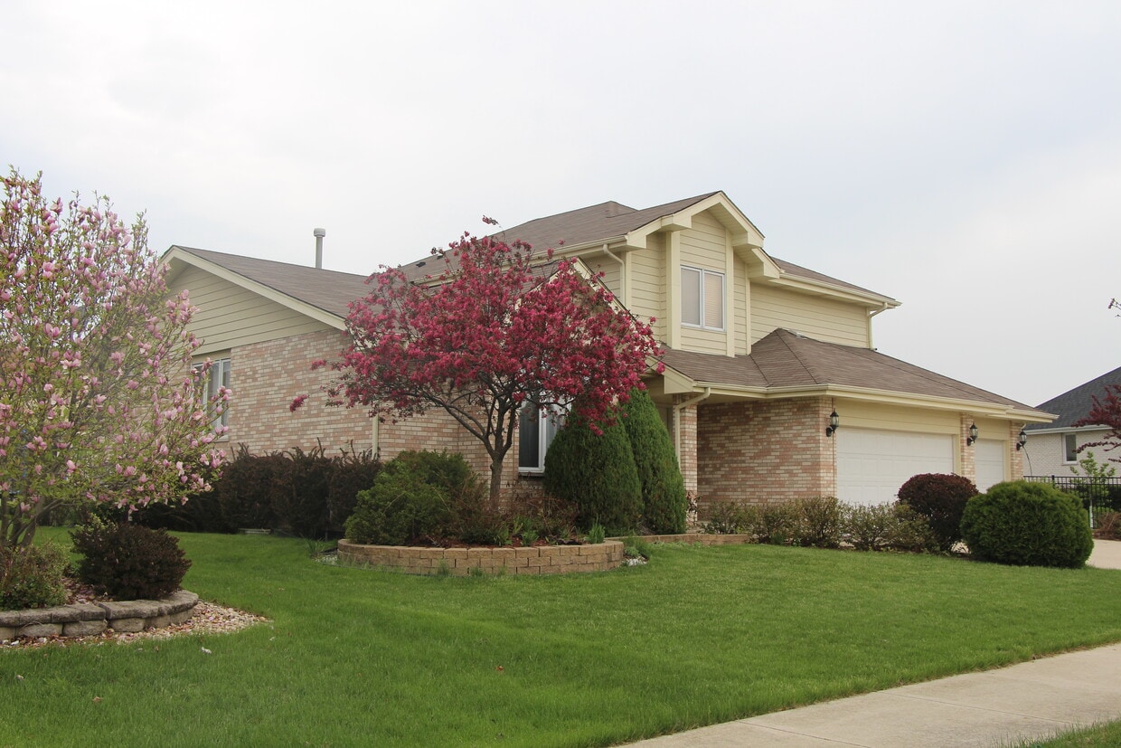 Primary Photo - 7810 Brookside Glen Dr