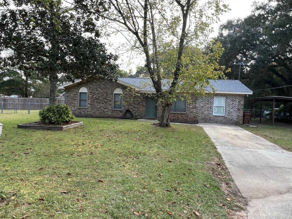 Primary Photo - Charming 3 Bedroom