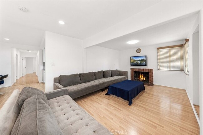 Foto del edificio - 12329 Burton St