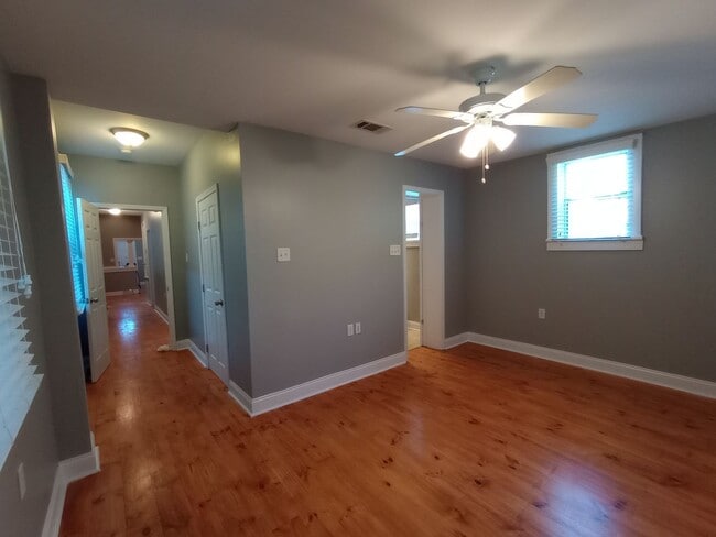 Building Photo - Single Family Home- 2 BR/2BA in Upper Mid-...