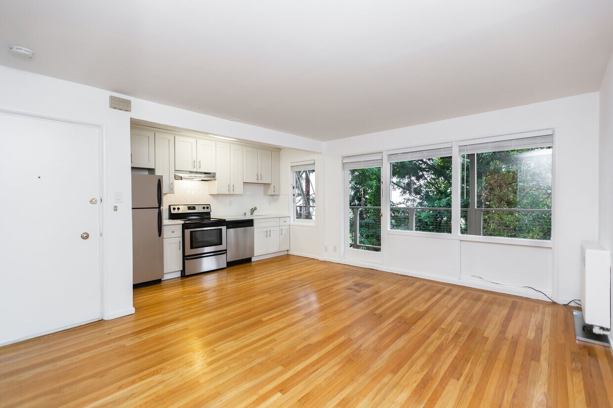 Primary Photo - 240 Cumberland St
