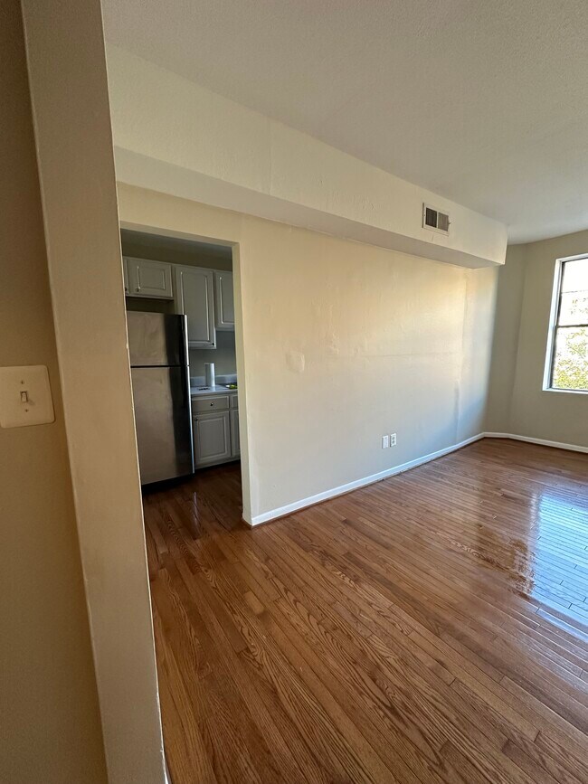 Foto del edificio - 1420 Chapin St NW