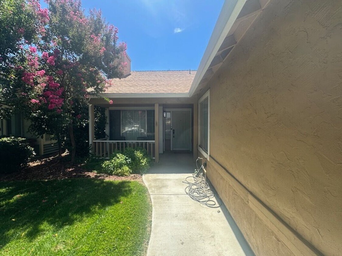 Foto del edificio - Charming 3-Bedroom, 2-Bath Home with Solar...