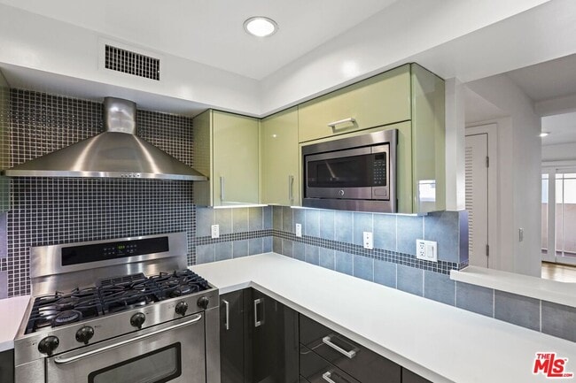 Building Photo - 1616 S Westgate Ave