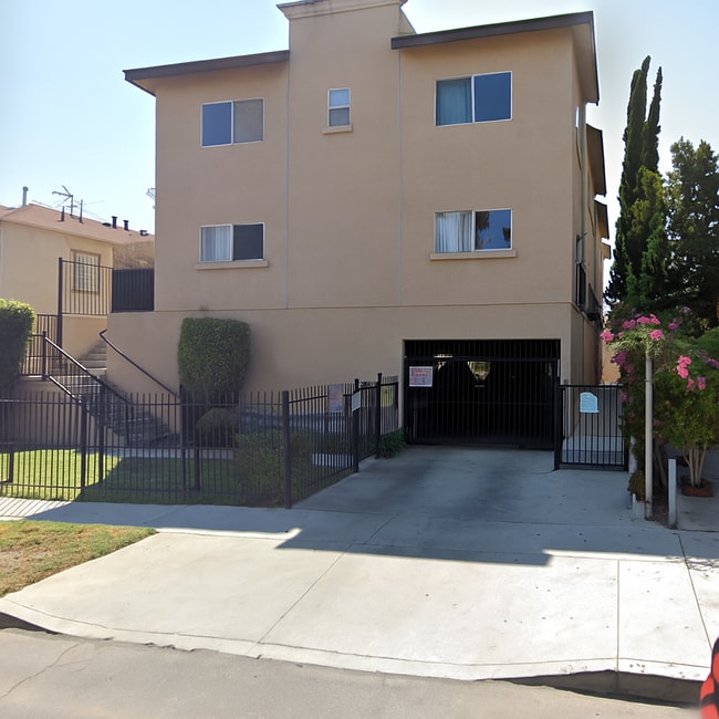 Building Photo - 7327 Bakman Ave