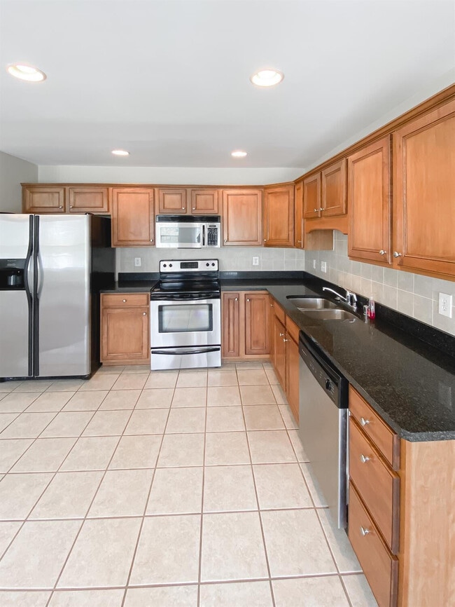 Building Photo - 2221 Reserve Ct