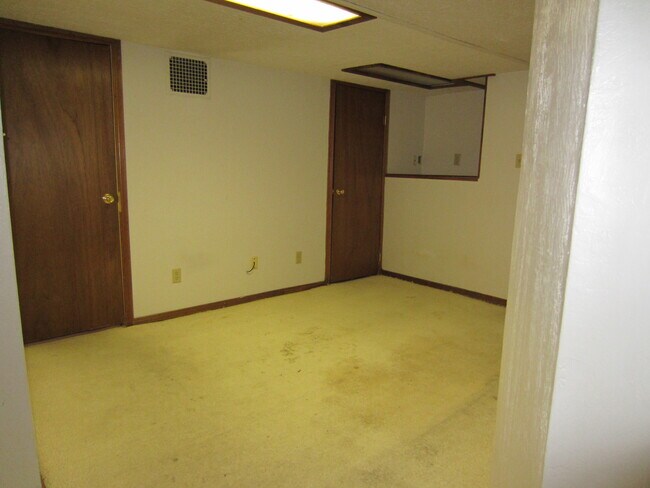 Building Photo - 1000 E Delmar St