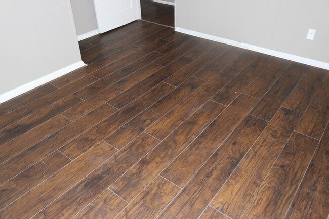 Building Photo - BEAUTIFUL HOME LOCATED CLOSE TO EVERYTHING WITH GARAGE!