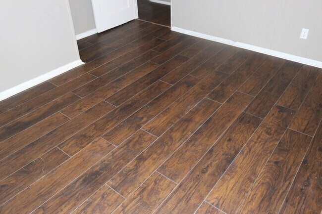 Foto del edificio - BEAUTIFUL HOME LOCATED CLOSE TO EVERYTHING WITH GARAGE!