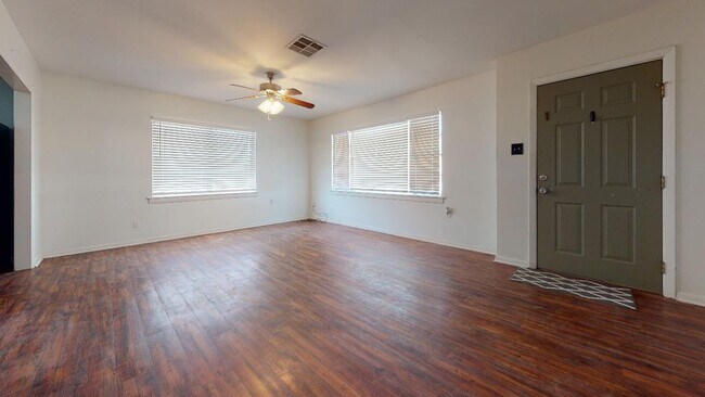 Building Photo - 1105 Palasota