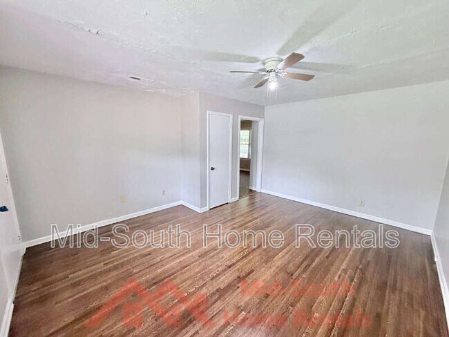 Foto del edificio - 1388 Eason Ave