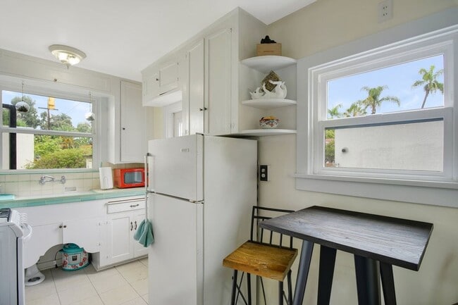Building Photo - 1 bedroom 1 bath cottage for rent in Kensi...