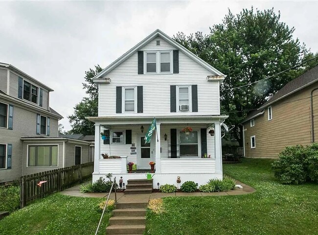 Building Photo - 1490 Wood St