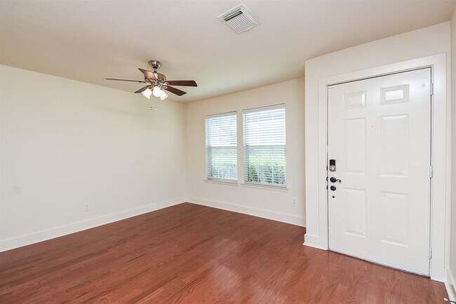 Building Photo - 5726 Silver Oak