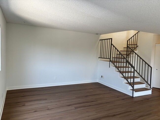 Building Photo - 627 Orange Grove Ave