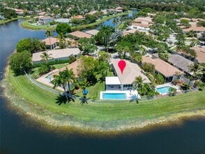 Building Photo - 2576 Bay Pointe Dr