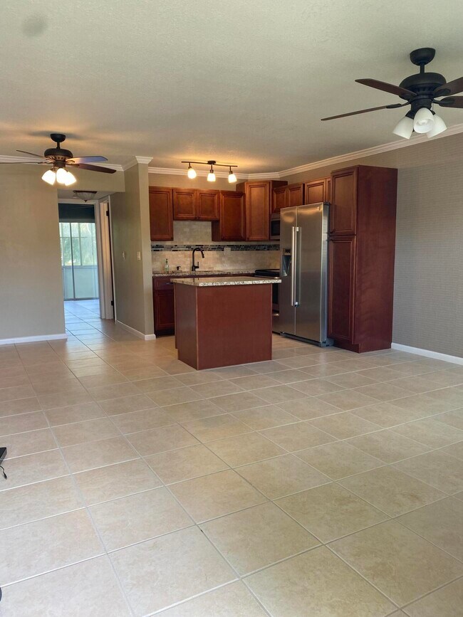 4 Kingswood a, West Palm Beach, FL 33417 Condo for Rent in West Palm Beach, FL