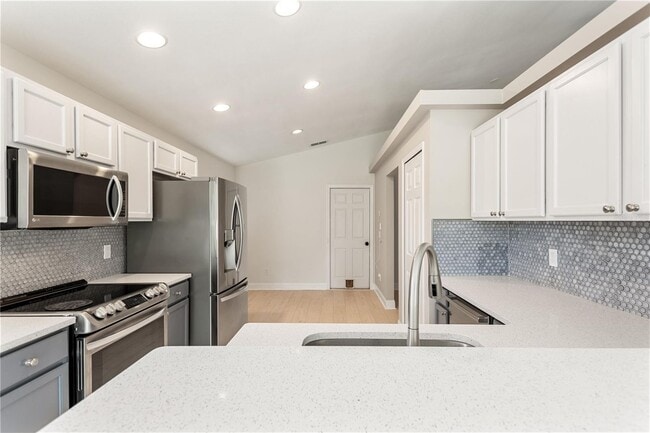 Building Photo - 723 Glenco Dr