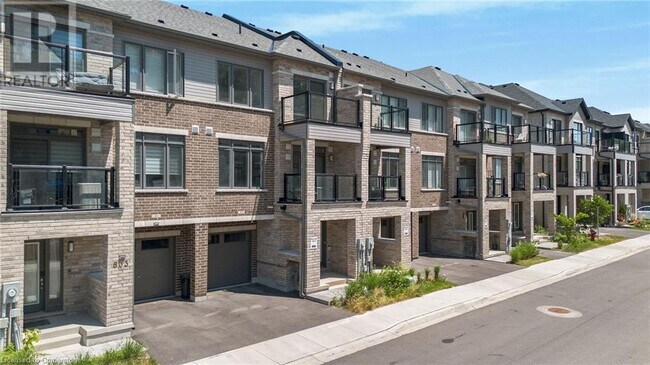 Building Photo - 585 Colborne St E