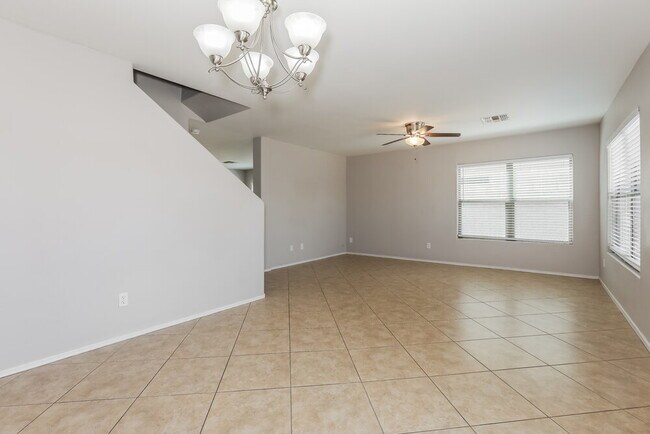 Foto del edificio - 30846 N Bramwell Ave