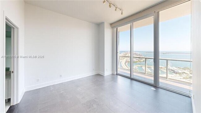 Foto del edificio - 888 Biscayne Blvd