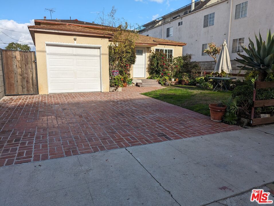 Foto principal - 4064 Redwood Ave