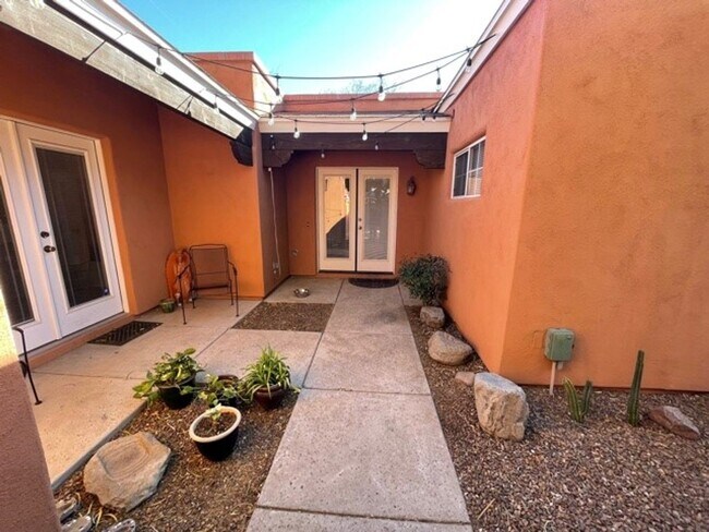 Foto del edificio - 2940 N Adelaide Farms Pl