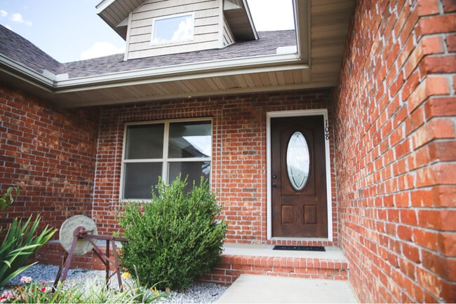 Building Photo - 108 Deer Run